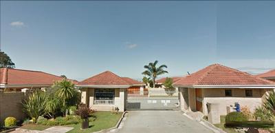 Townhouse For Sale in Weybridge Park, Port Elizabeth